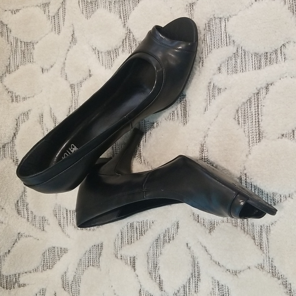 Size 11 Black open toe heel - Picture 2 of 4